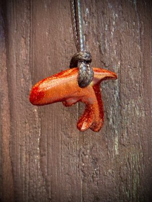Collier pendentif bois dauphin