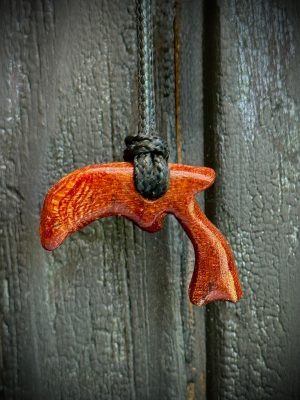Collier pendentif bois dauphin