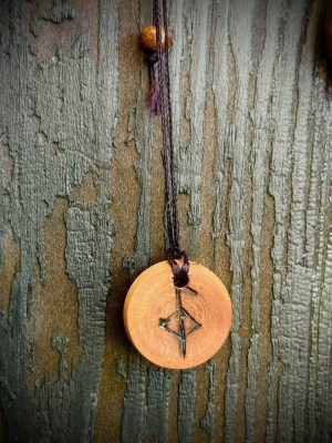 Collier pendentif bois rune