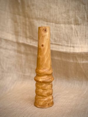 Grand vase fin en bois tourné en pin