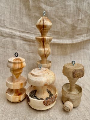 Mangeoires et nids pour oiseaux