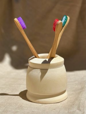 Petit pot en bois tourné