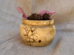 Pot déco en bois tourné pyrogravé