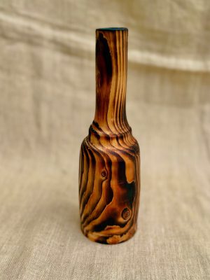 Vase en bois tourné brûlé