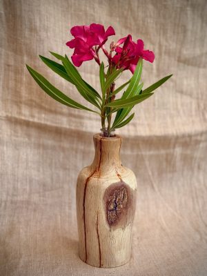 Vase en bois tourné chêne et son système pour fleurs fraîches