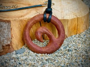 Collier pendentif bois vague