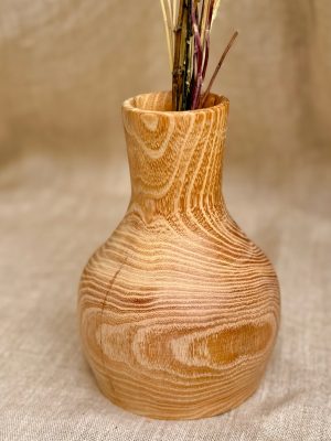 Vase en bois tourné robinier