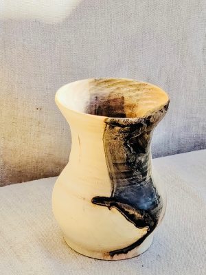 Petit Vase en bois tourné en noyer ciré